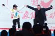張雨綺“調(diào)戲”周星馳 李晨、黃致列“公主抱”