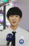 TFboys穿校服拍戲