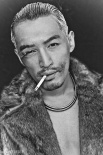 胡歌颓废风写真大片曝光 蓄胡抽烟荷尔蒙爆棚
