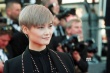 《石之痛》红毯 李宇春、“金小妹”造型抢眼