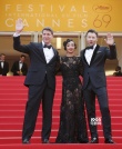 《爱恋》戛纳首映主创亮相 中国超模雎晓雯吐舌卖萌
