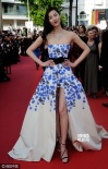 《无名女孩》戛纳首映:刘雯霸气 海伦·米伦摔倒