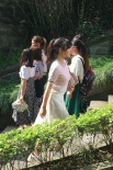 柳巖《路過》片場(chǎng) 與岳云鵬曬“情侶照”如少女