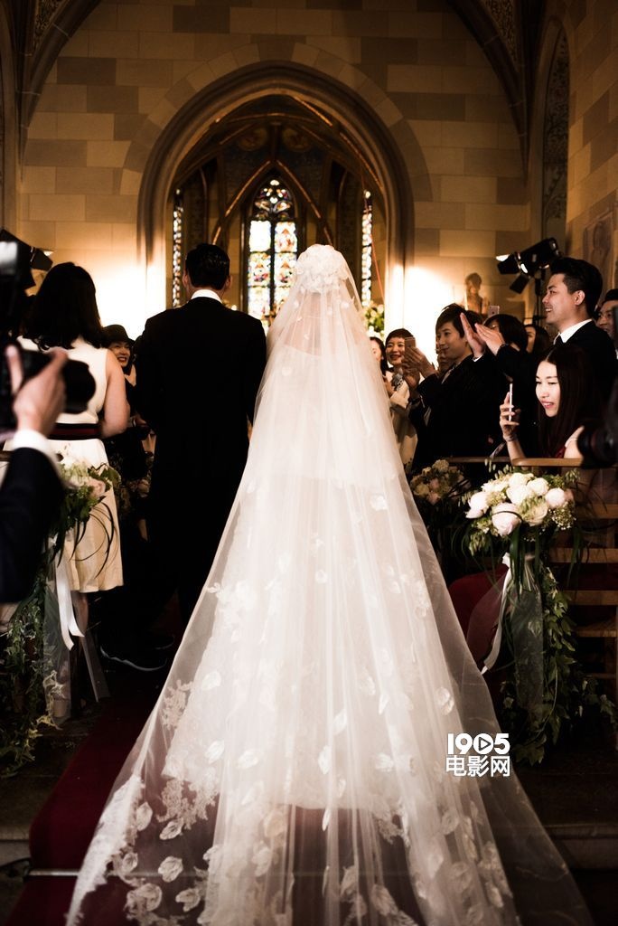 袁弘张歆艺婚礼中西合璧 胡歌领衔伴郎颜值爆表