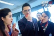 《王牌逗王牌》发布剧照 黄晓明咬苹果呆萌十足