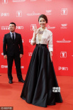 《魔轮》剧组亮相红毯 林心如黑色长裙光彩照人