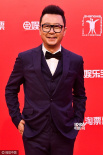 上届上影节最佳男主郭涛亮相 西装革履风度翩翩