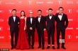 《追兇者也》眾主創(chuàng)亮相 劉燁西裝革履不忘賣萌