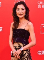 楊紫瓊亮相閉幕紅毯 一襲中國風(fēng)長裙迷人優(yōu)雅