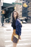 林允美國街拍首次曝光 清涼時(shí)尚LOOK大秀美腿
