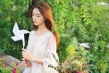林允拍摄秋日写真 文艺少女心诠释自然小清新