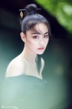 張馨予秀出超美筷子腿 香肩大露造型猶似畫中人