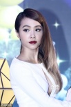 蔡依林身穿镂空礼裙参加发布会 弯腰俯身春光乍泄
