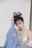 柳岩薄纱肚兜拍定妆照 比V卖萌造型妩媚动人