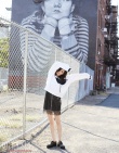 杨幂双封面写真发布 造型干练撩人“美腿”吸睛