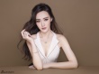 唐嫣拍大片著深V性感秀美肩 甜美公主優(yōu)雅大氣