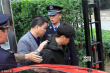 王宝强现身法院 架黑超显疲惫特警群众围满现场