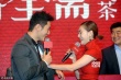 小S摟美女舌吻合照叉腿走光 遭黃曉明“摸臉殺”