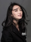 姚晨大片秀精致锁骨“孕”味十足 赤足演绎慵懒风