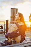女神美如画！ 娄艺潇最新写真下衣失踪秀香肩美腿