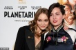 《天文馆》首映 德普女儿着性感抹胸身材超有料