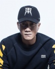 胡軍拍時尚大片不羈撩人 玩轉軍旅風表情冷峻