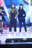 楊冪、沈夢辰彩排走秀秒變超模 顏值高秀美腿