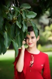 独家：莫小棋悉尼写真大片 红裙摇曳女神范十足