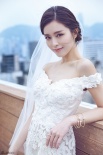文詠珊身披抹胸魚(yú)尾婚紗 大秀美麗鎖骨性感迷人