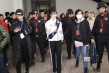 柳岩空降西安扮老师点名 吃手抓饼与学生跳舞嗨翻