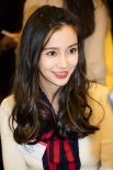Angelababy挺7月孕肚亮相 四肢依旧纤细美貌不减