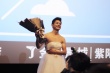 《你好瘋子》點映 小伙穿婚紗求