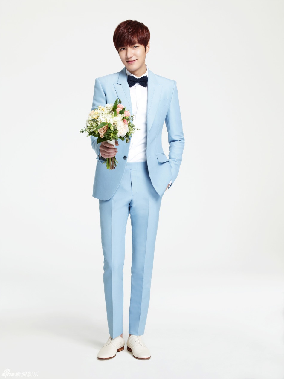 李敏镐最新写真绿草衬美肌 大秀360度无暇高颜值