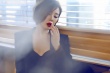 余男烈焰紅唇大秀美腿 風(fēng)情肉欲熟女魅力盡顯