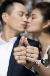 安以轩嫁富商男友曝浪漫婚纱照 露背裙前凸后翘