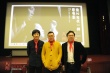 《八月》北京路演 導(dǎo)演張大磊現(xiàn)場剪輯電影膠片