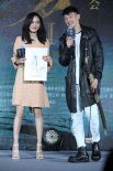 杨幂现场秀画功 调侃《绣春刀2》中与张震关系