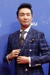 “达康书记”吴刚新片演工人：希望藏在角色后