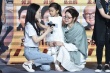 李小璐甜馨助阵《麻烦家族》首映 黄磊避谈三胎