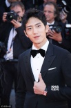 《每分鐘120擊》戛納首映 井柏然帥氣西裝現(xiàn)身