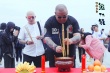 《歡迎來(lái)到熊仁鎮(zhèn)》開(kāi)機(jī) 朱亞文張榕容爭(zhēng)錢(qián)斗愛(ài)