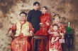 伊能静、秦昊拍复古全家福 小米粒“怒发冲冠”
