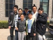 孫儷《影》戲份殺青與導(dǎo)演合影 鄧超曝長發(fā)造型
