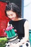 张子枫全新街拍大片上线 演绎夏日清爽甜美少女