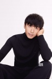 白客变暖男！时尚写真曝光 展现浪漫绅士魅力