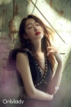 舔屏!蒋梦婕施展烈焰红唇杀 肌肤白到反光太抢眼