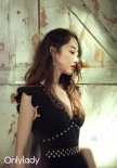 舔屏!蒋梦婕施展烈焰红唇杀 肌肤白到反光太抢眼