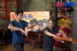 《羞羞的铁拳》路演 艾伦学打拳马丽喂影迷美食