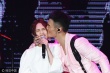 李荣浩演唱会把杨丞琳亲变形 两人首次公开认爱