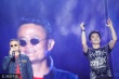 马云一身红衣变麦霸 云栖大会与李健对唱《传奇》
